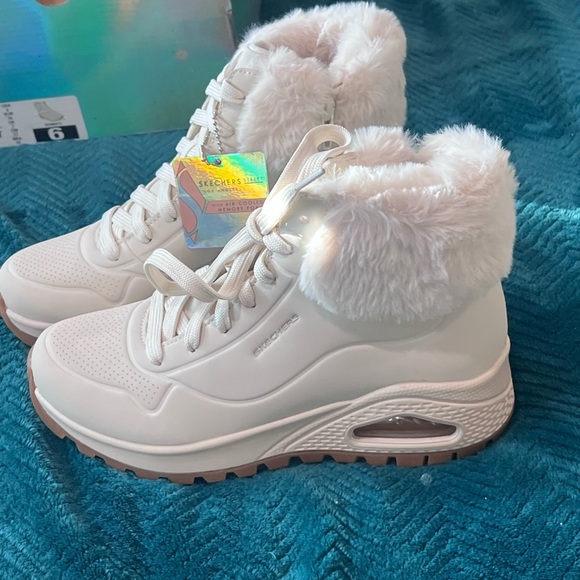 Skechers Fur-Lined Winter Boots Air Cooled Memory Foam - Picture 6 of 8